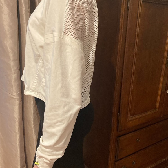 Unique Nike cropped shirt - Picture 2 of 5